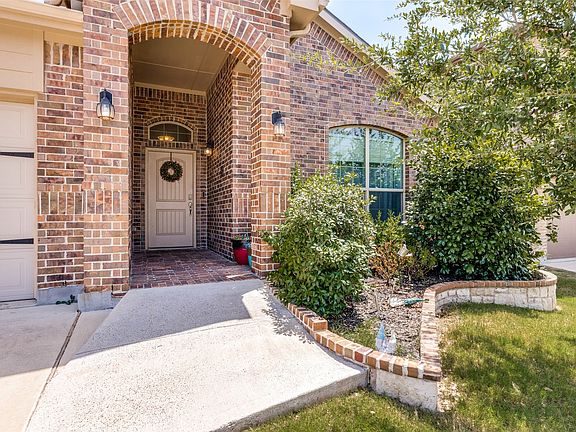 3rd image of 1148 Lakeville Dr