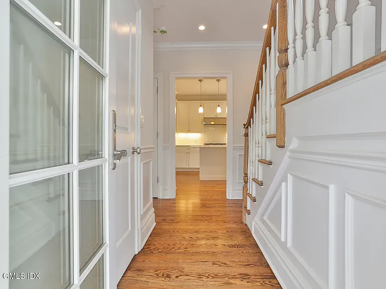 146 E Elm St #B — Photo 6