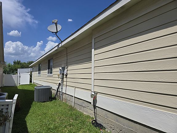 3rd image of 2410 Parkview Dr