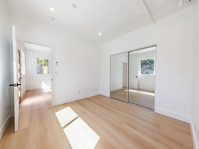 1330 S. Longwood — Photo 24