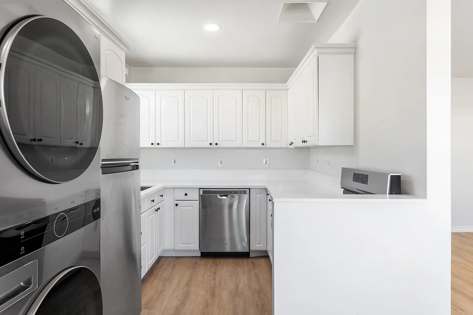 1 bed, 720 sqft, $2,300 — Photo 2