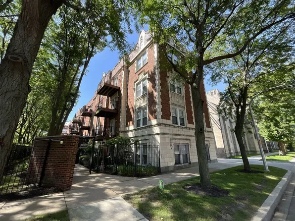 1017 E 46th St APT 2S, Chicago, IL 60653