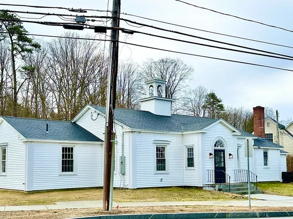 17 Moore St, Erving, MA 01344