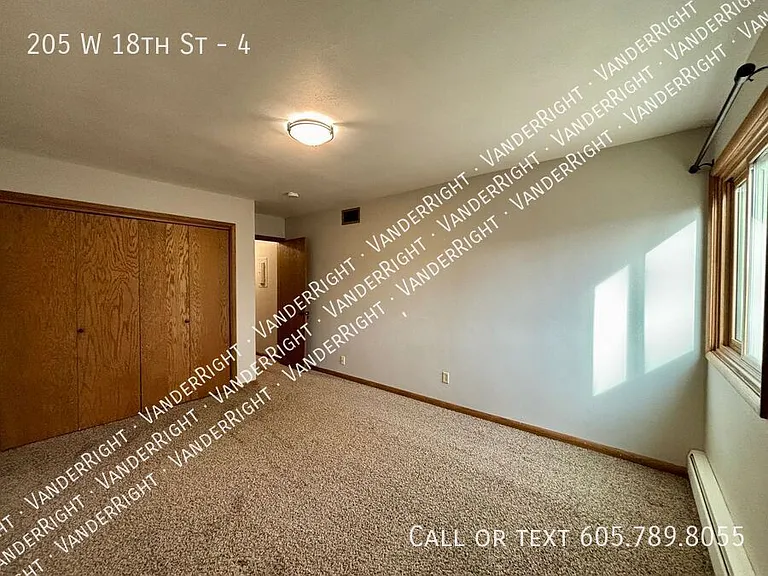 205 W 18th St — Photo 40