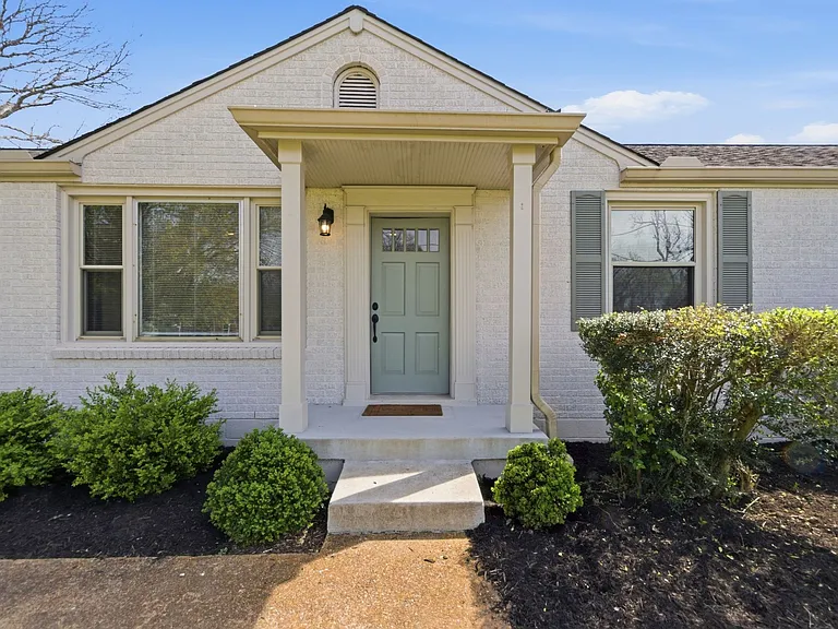 409 Barbara Dr — Photo 6