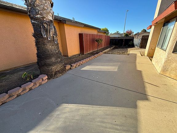 4th image of 1912 N Western Ave