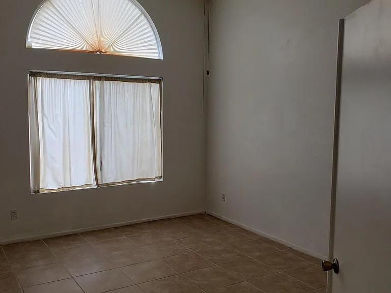 7037 Morales Cir — Photo 10