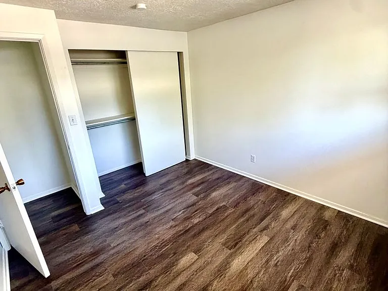 117 w 250 N 4plex — Photo 6