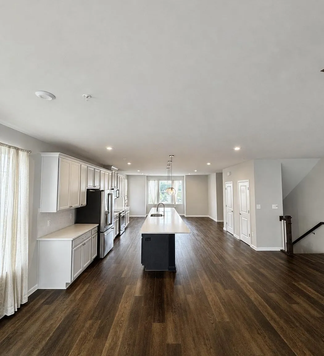 3 bed, 2.5 bath, 2766 sqft, $3,500 — Photo 3