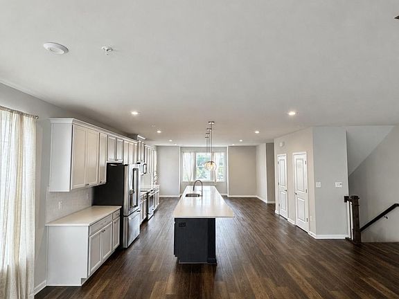 3rd image of 10552 Neil Armstrong Way