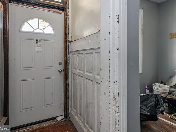 5th image of 2116 W Erie Ave