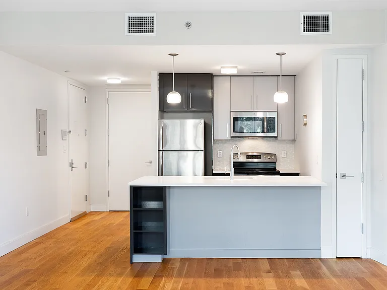 2727 Henry Hudson Pkwy W #507 — Photo 7