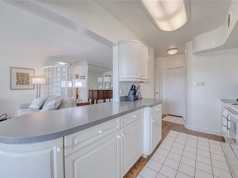 320 Fort Duquesne Blvd #26N — Photo 19