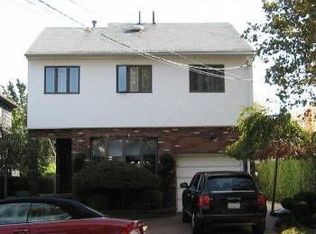 2711 Whitman Dr, Brooklyn, NY 11234