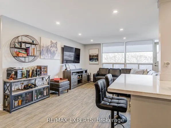 3390 Weston Rd #406, Toronto, ON M9M 2X3