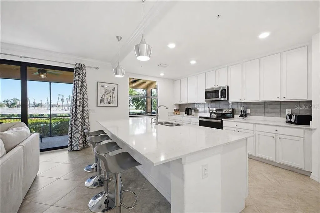 3 bed, 2.0 bath, 1737 sqft, $6,500 — Photo 3