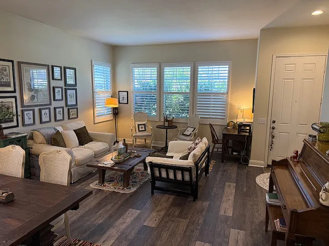 1540 Rose Arbor Ln — Photo 6
