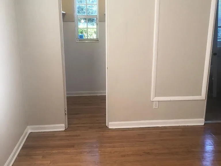 Master Bed Walk In Closet