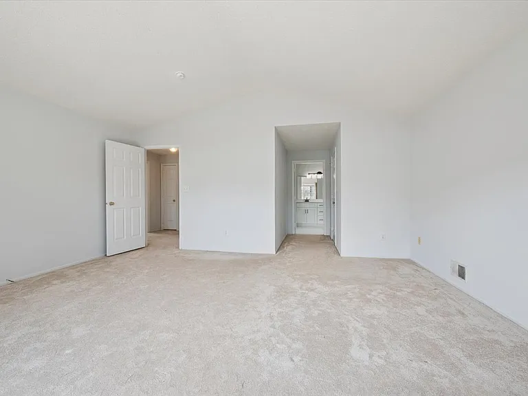 82 Hancock Dr — Photo 27