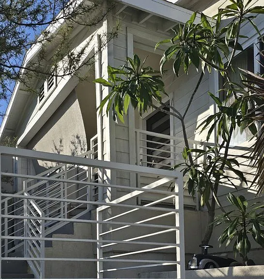 919 Isabel St — Photo 1
