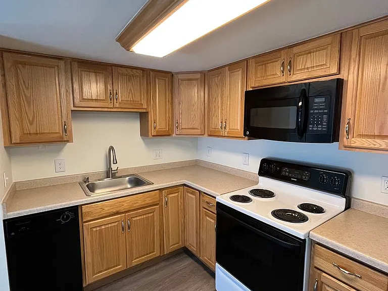 Sycamore Village — Photo 42