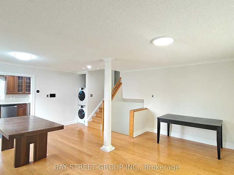 9 Mosedale Cres #UPPER — Photo 3