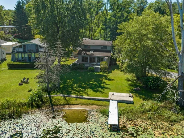 9294 W Harper Lake Rd, Kimmell, IN 46760