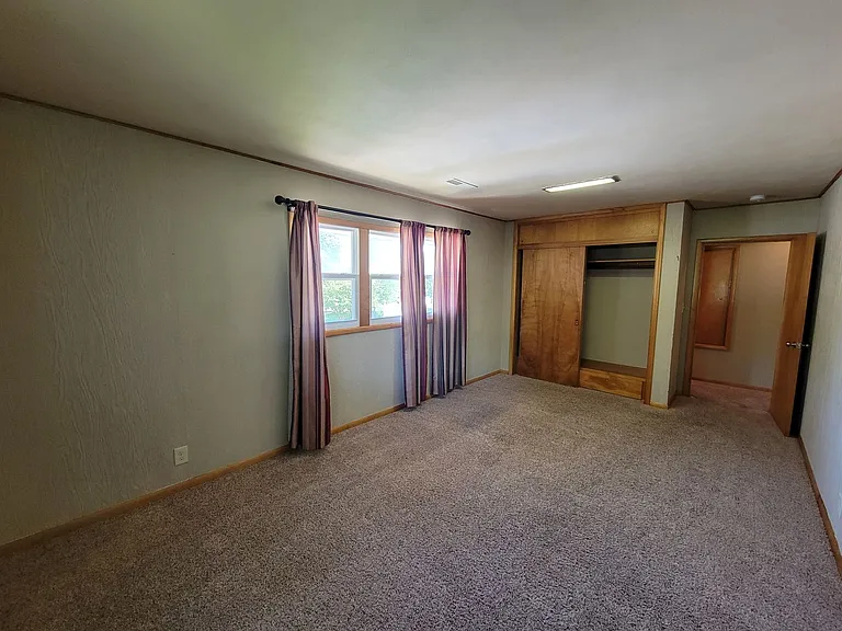 College St 1103 — Photo 37