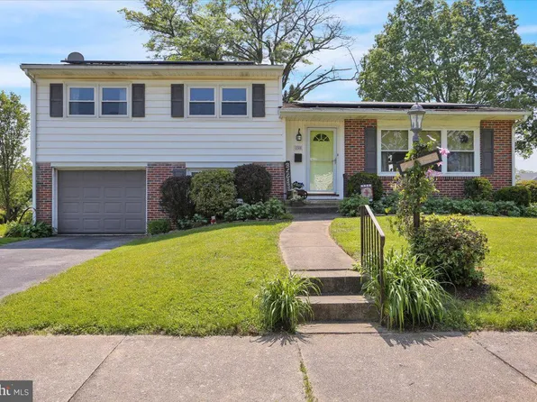 150 Elizabeth Dr, Sinking Spring, PA 19608