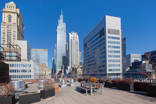 Sold by R New York | media 10