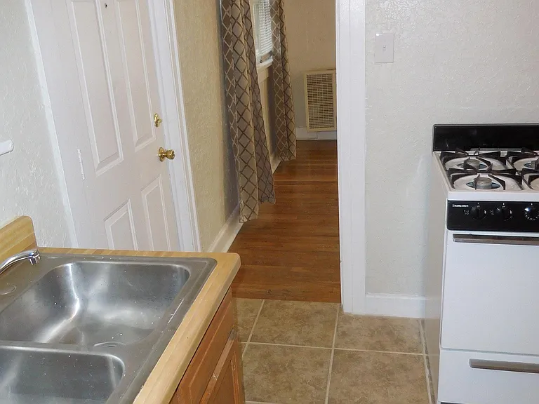 123 Edith Blvd SE #2 — Photo 6