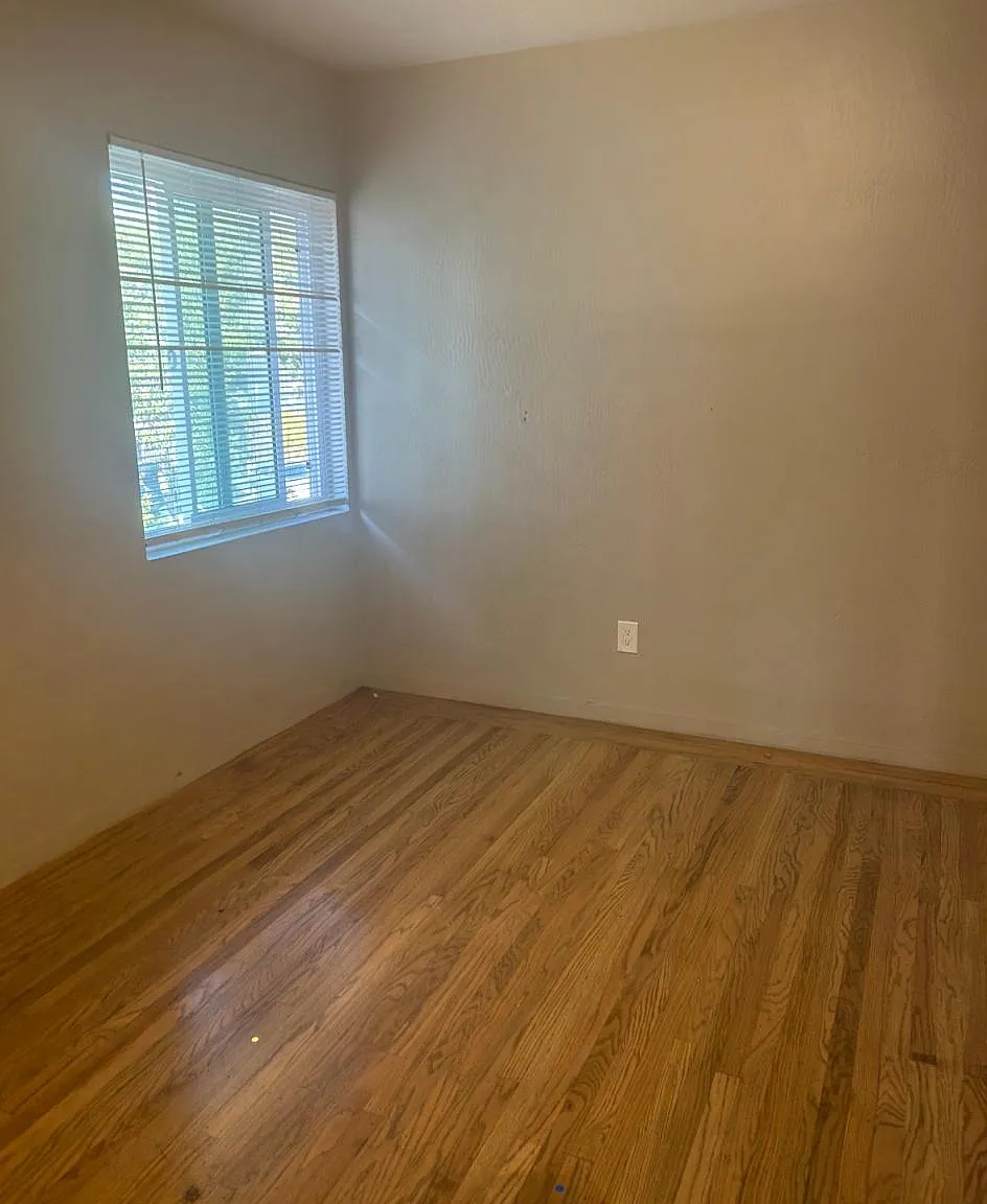6870 Foothill Blvd — Photo 2