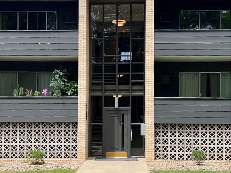 Seven Oaks Apartments — Photo 44