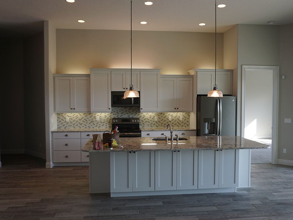 2nd image of 727 Mosaic Blvd #Mt87g5