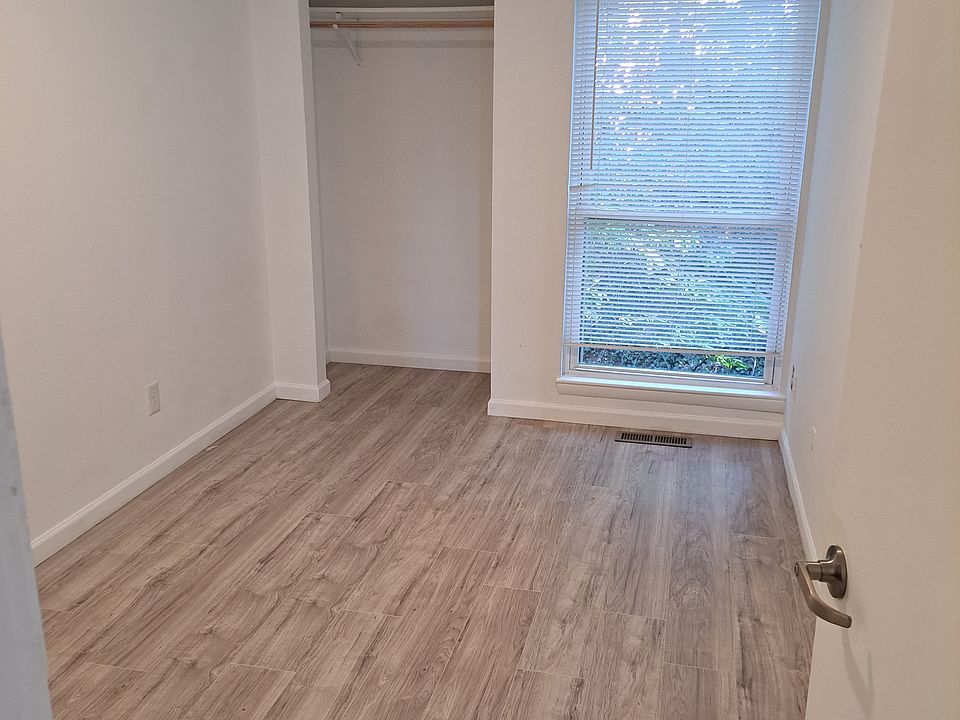 2nd image of 1382 Bradley Dr