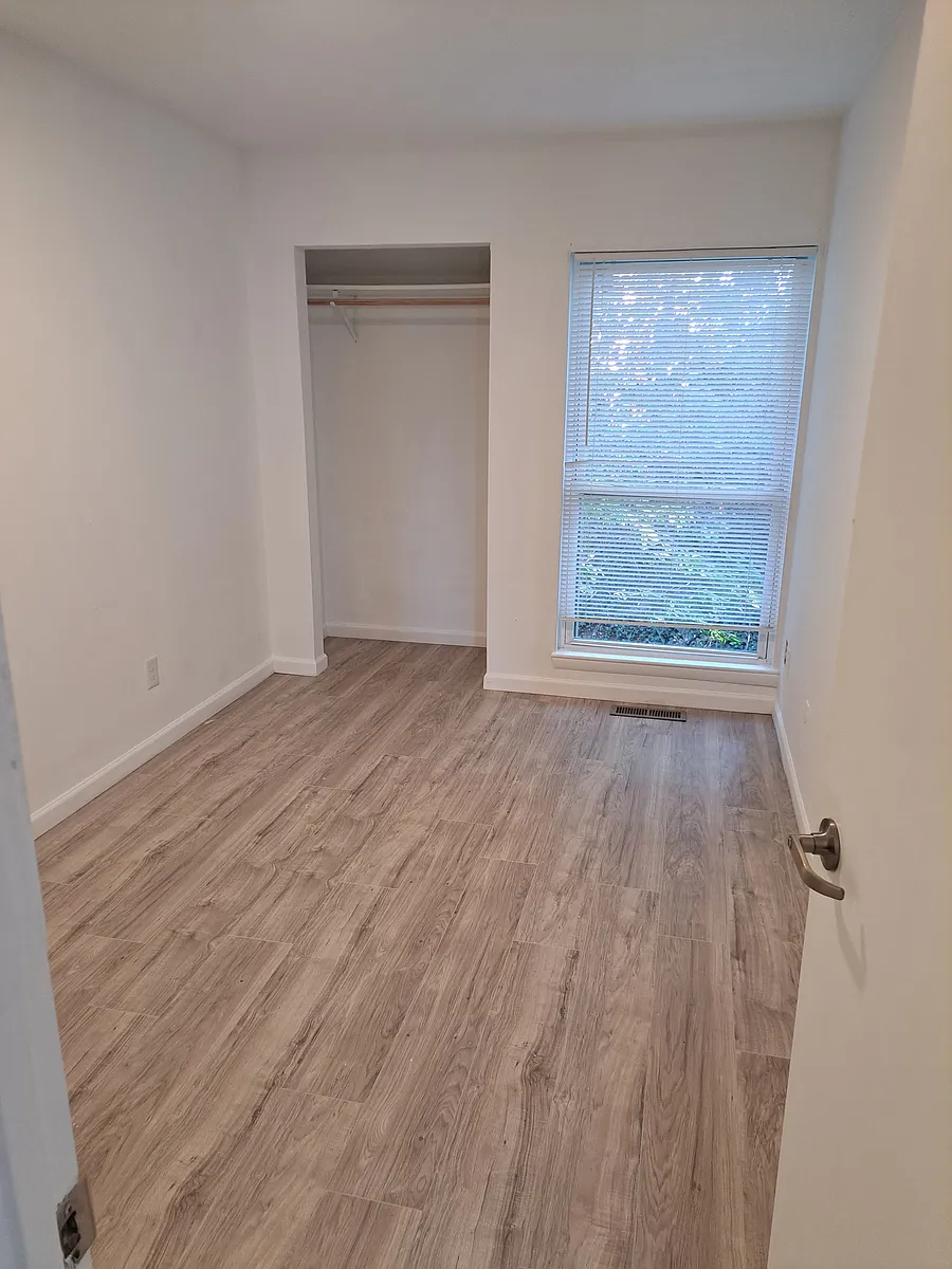Building Photo - 1382 Bradley Dr
