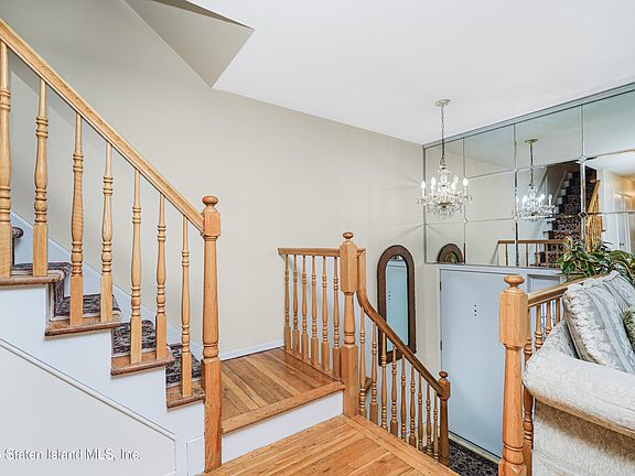 4th image of 321 Hillbrook Dr