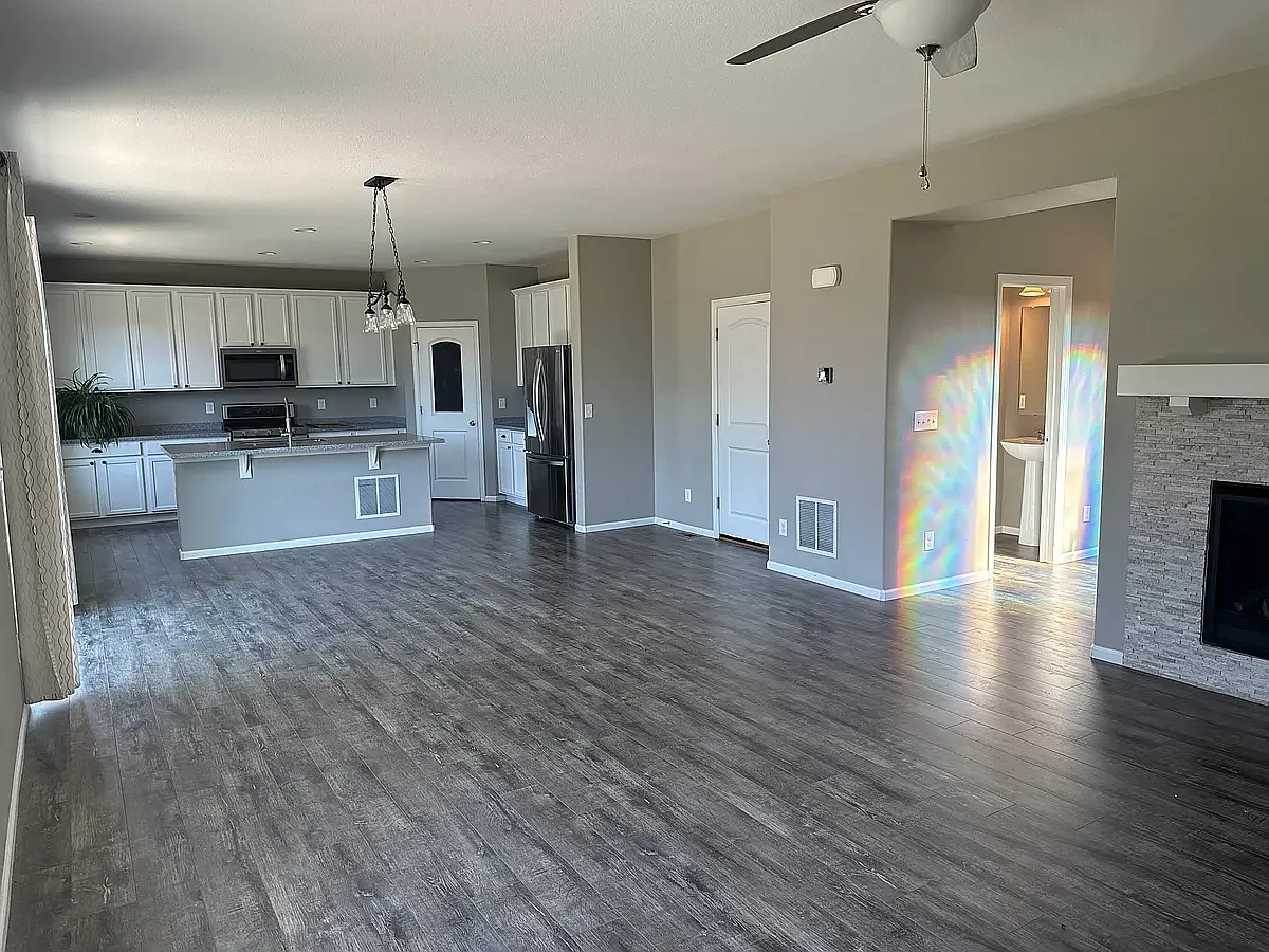 3 bed, 2.5 bath, 2800 sqft, $3,100 — Photo 4