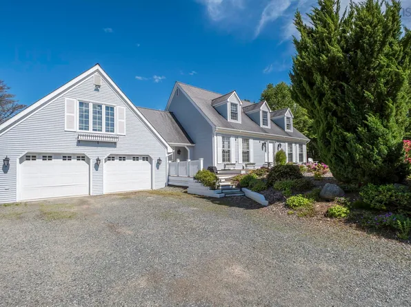 235 Boutiliers Cove Rd, Hacketts Cove, NS B3Z 3J6