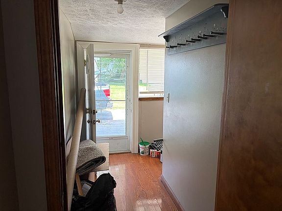 5th image of 206 W Hord St