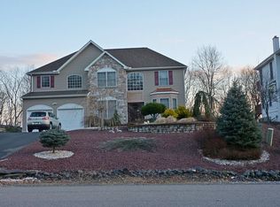 572 Eagle Dr, East Stroudsburg, PA