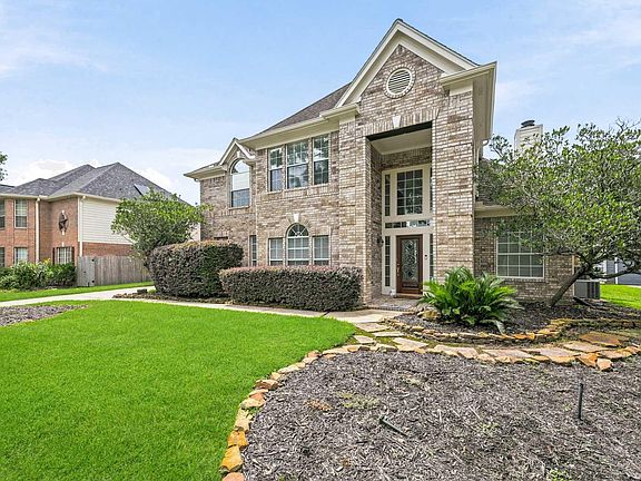 3rd image of 6926 Wild Violet Dr