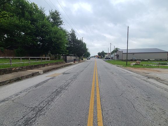 4th image of 425 N Main St