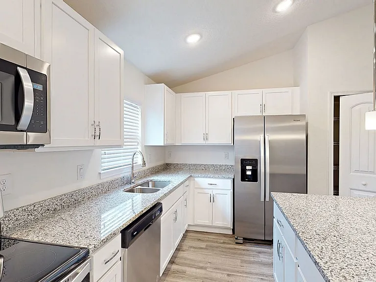 824 Underhill Ave SE — Photo 4