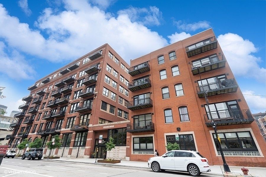 1st image of 226 N Clinton St APT 711