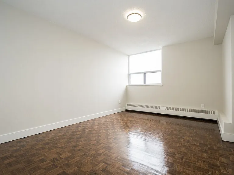 145 Wellington St W — Photo 12