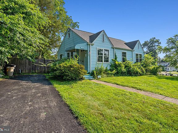 2nd image of 3040 Westfall Pl