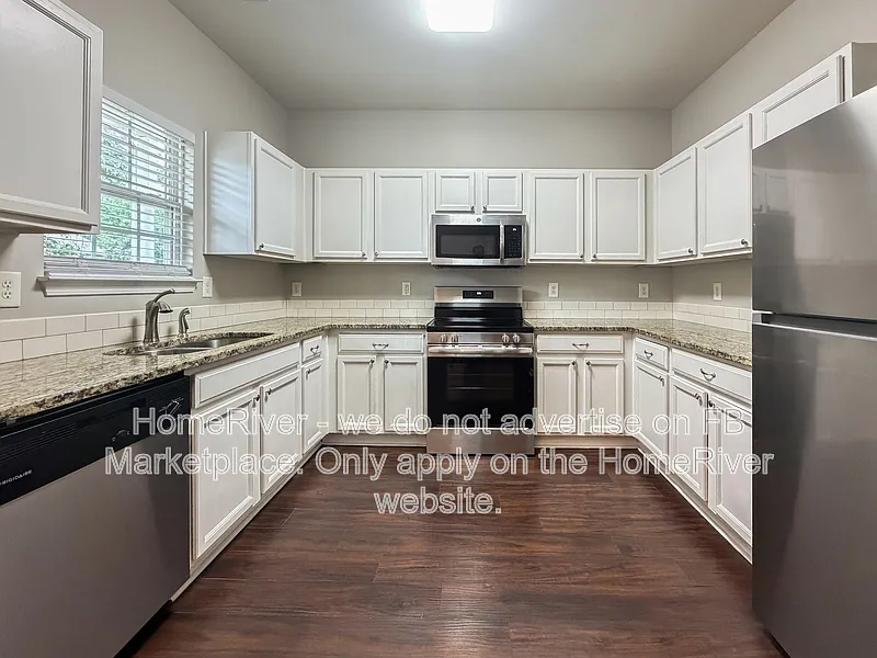 3 bed, 2.5 bath, 1494 sqft, $1,745 — Photo 2