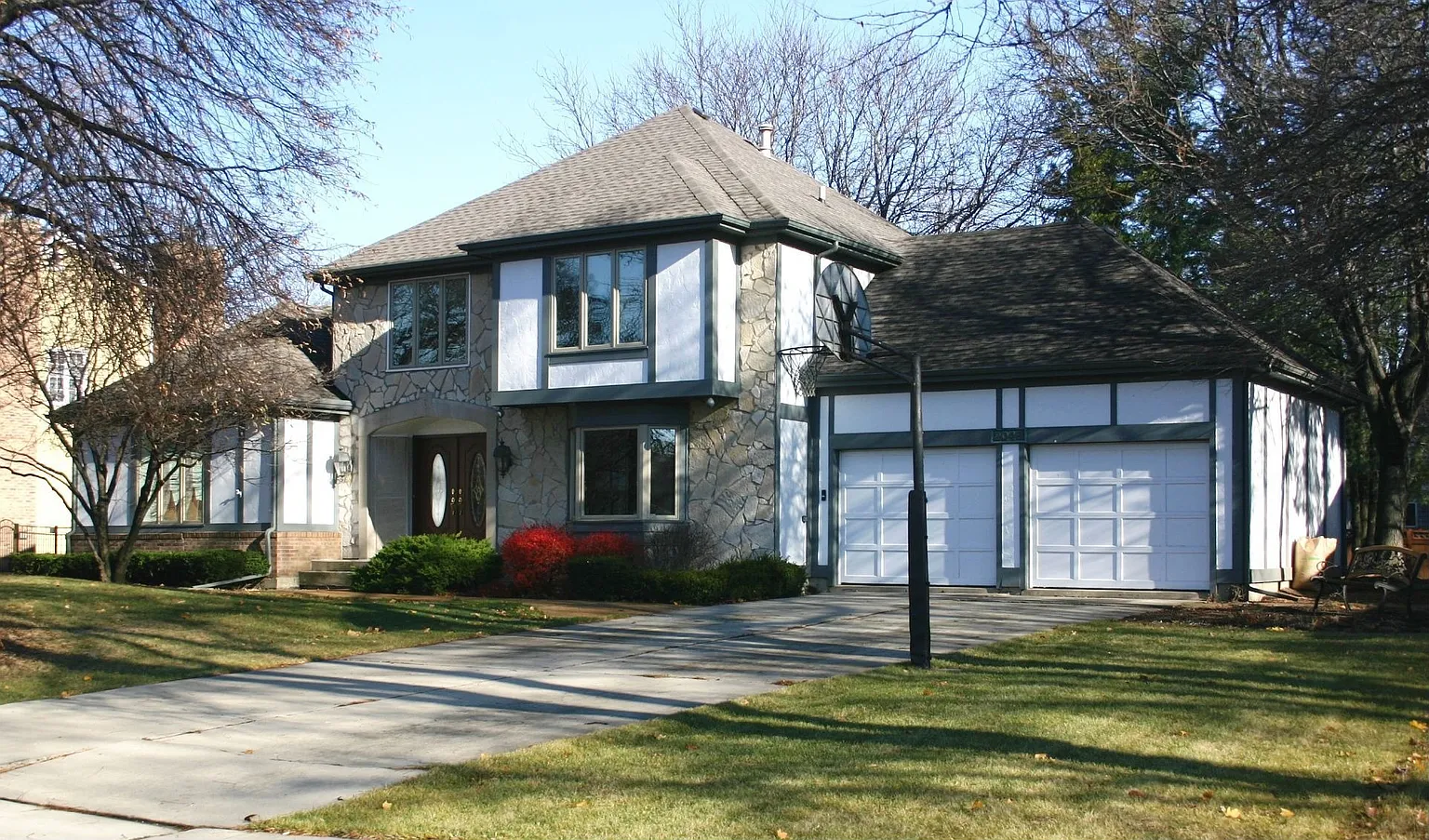 2049 Gladstone Dr photo 1