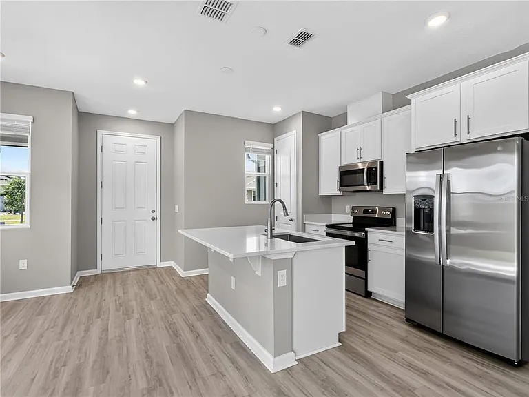 1465 Axel Graeson Ave — Photo 7